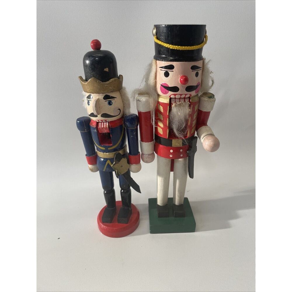 Pair Of Christmas Decorative Soldier Wood Nutcrackers - Picture 5 of 6
